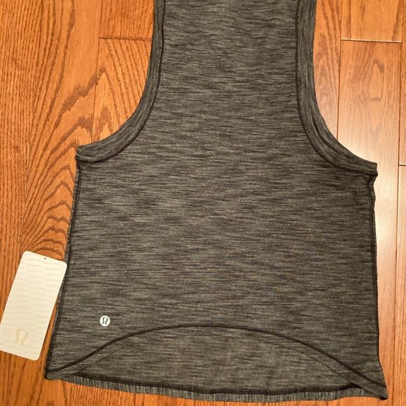 Lululemon Squad Goals Tank, Size 2 - Picture 7 of 8